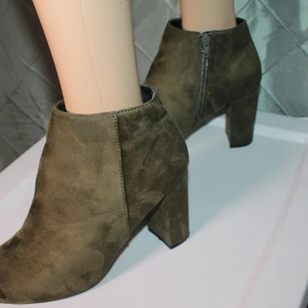 BAMBOO Olive Brown Vegan Suede‎ Peep Toe Bootie Ankle Boots Sz. 9 *SH